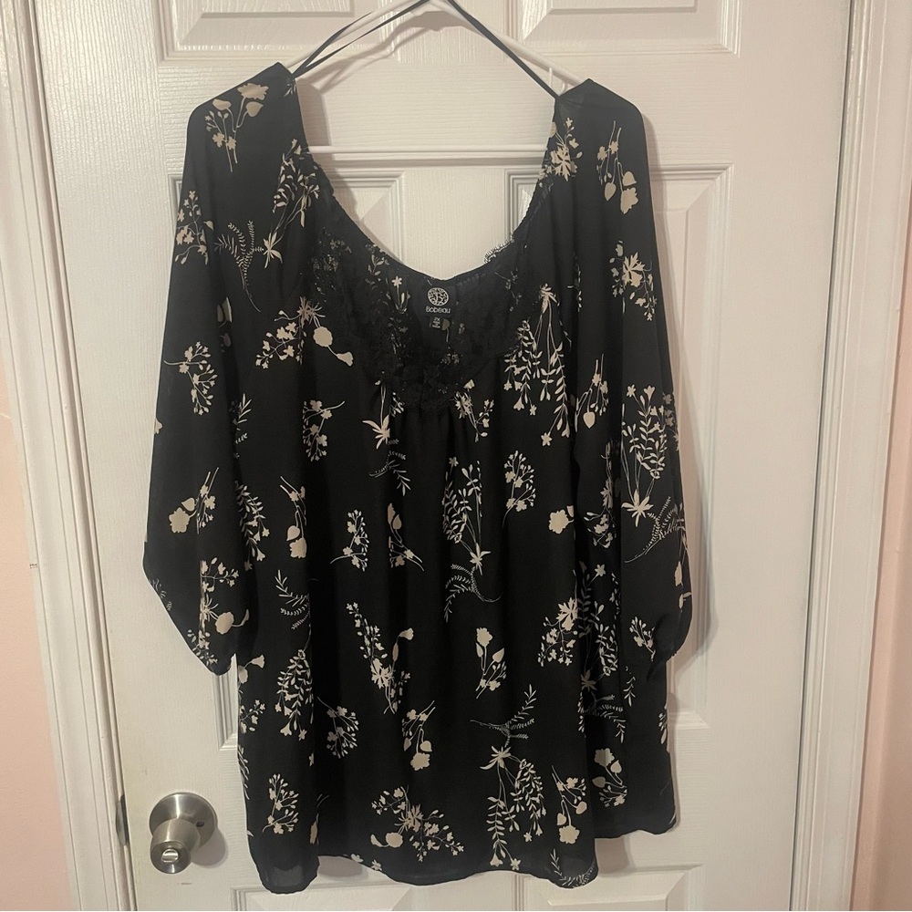 Bobeau Black and White Floral Design Blouse with Lace Detail